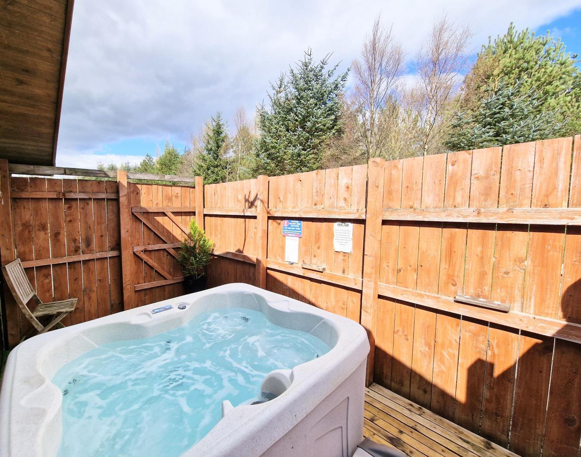 Ochil 8 With Private Hot Tub - Fife - Loch Leven - Lomond Hills Villa Kelty Kültér fotó