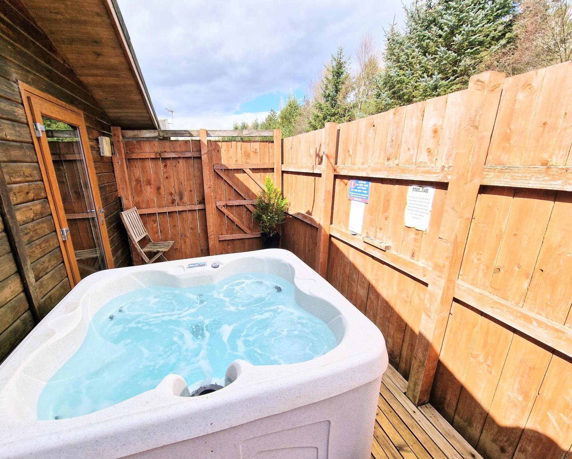 Ochil 8 With Private Hot Tub - Fife - Loch Leven - Lomond Hills Villa Kelty Kültér fotó